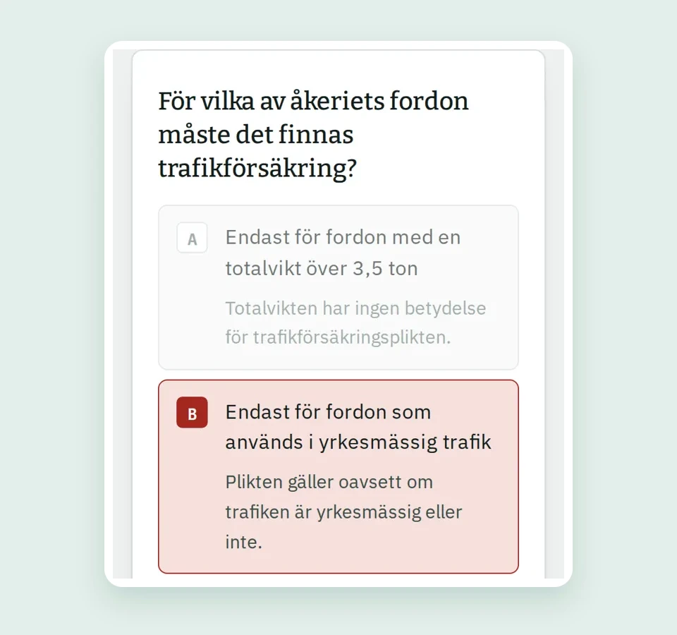 Utsnitt av en demofråga där förklaringarna till två felsvar visas.